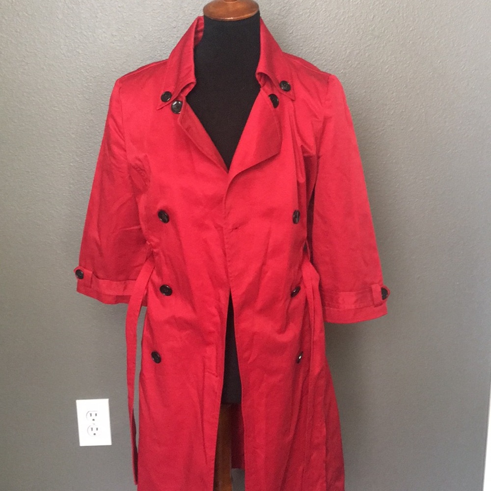 Like new Red Trench coat - Picture 5 of 7